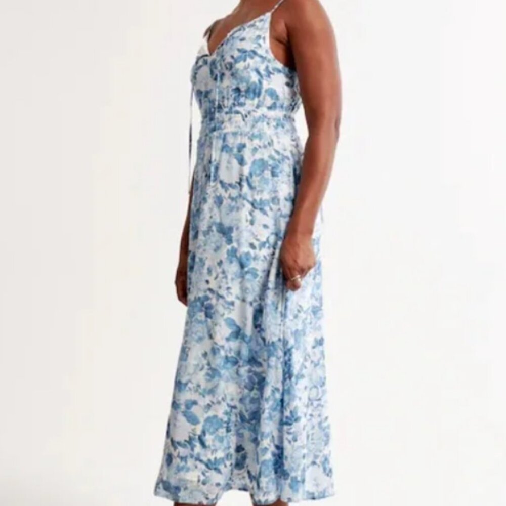NWT. Abercrombie Smocked Waist Midi Dress. Medium. Crinkle Blue Floral.